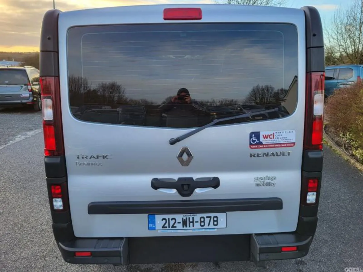 Renault Trafic MPV, Diesel, 2021, Silver