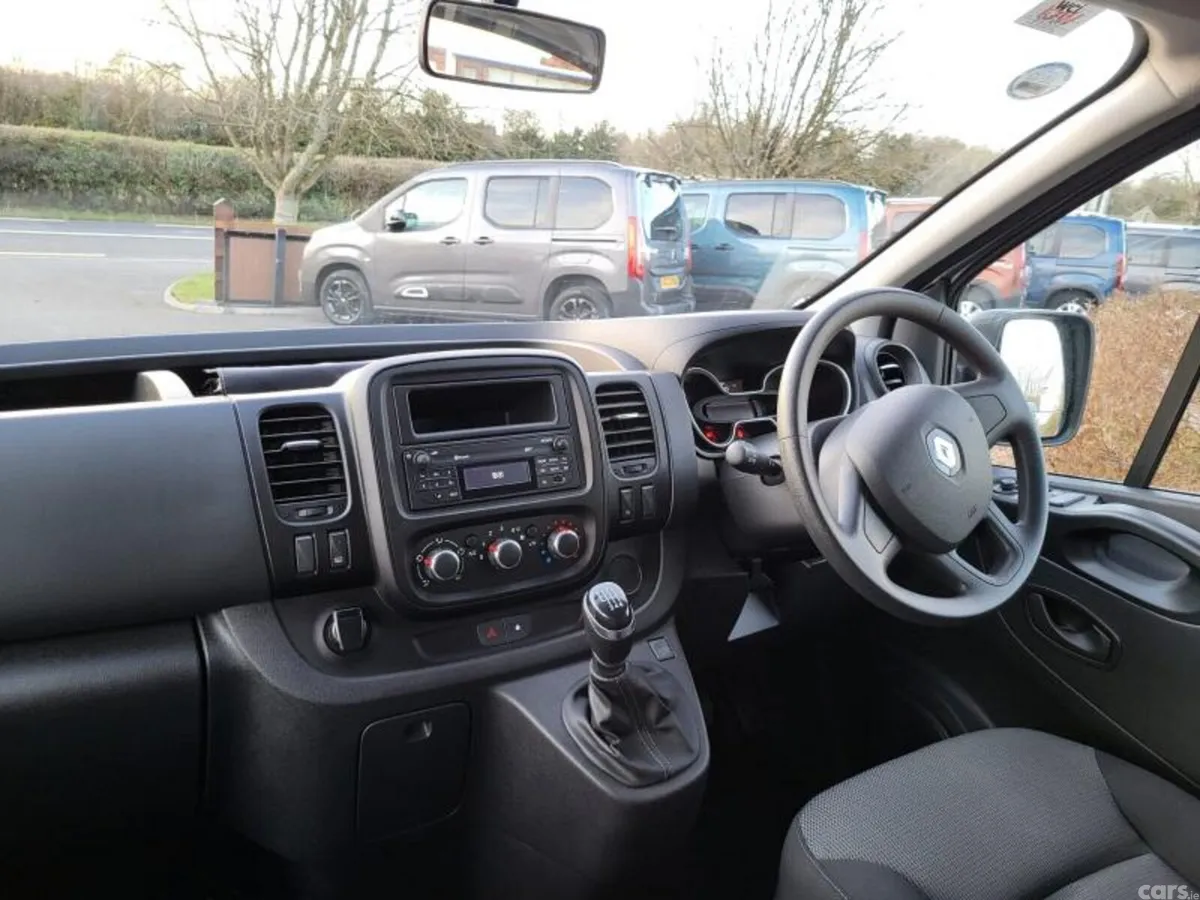 Renault Trafic MPV, Diesel, 2021, Silver