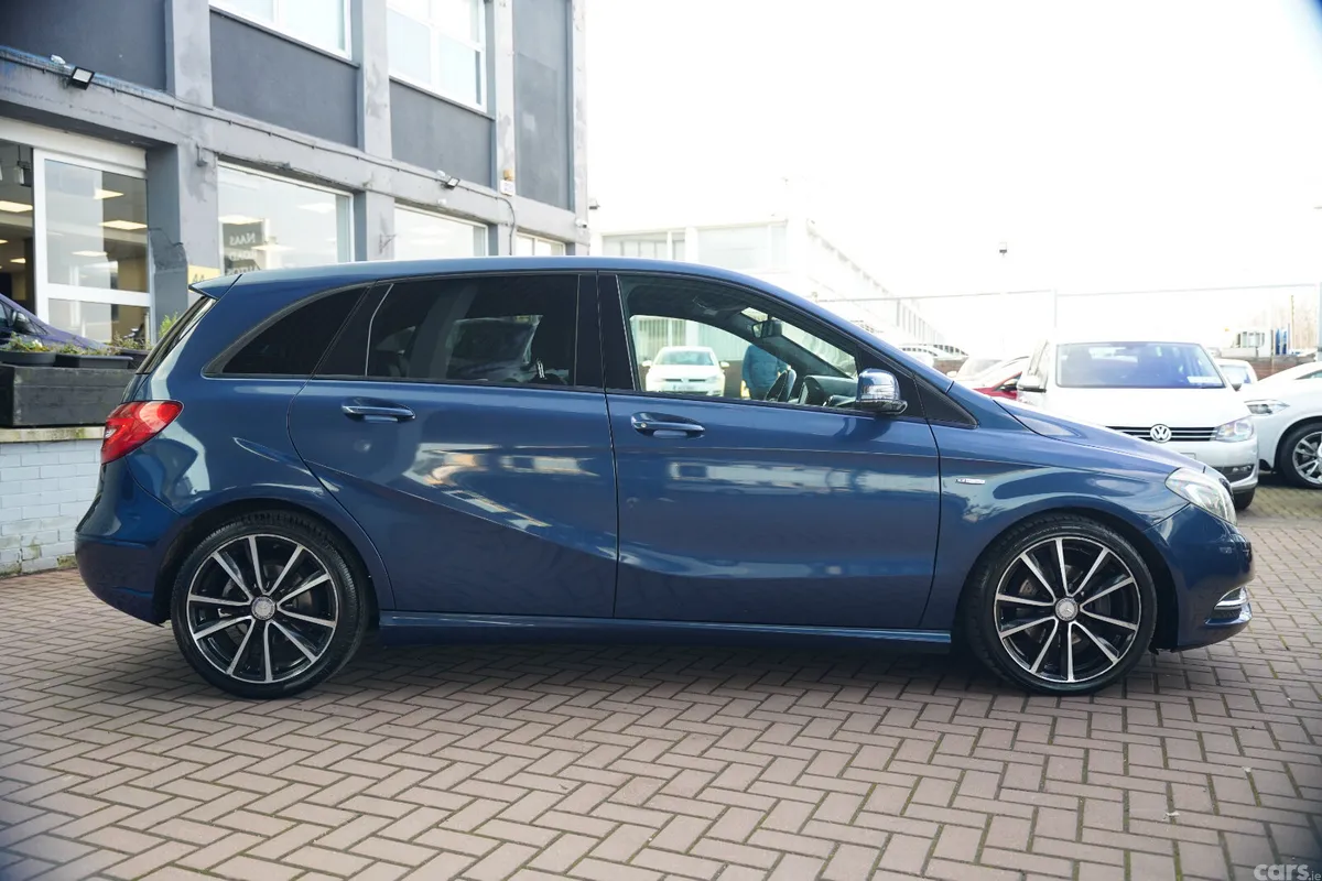 Mercedes-Benz B-Class MPV, Petrol, 2012, Blue