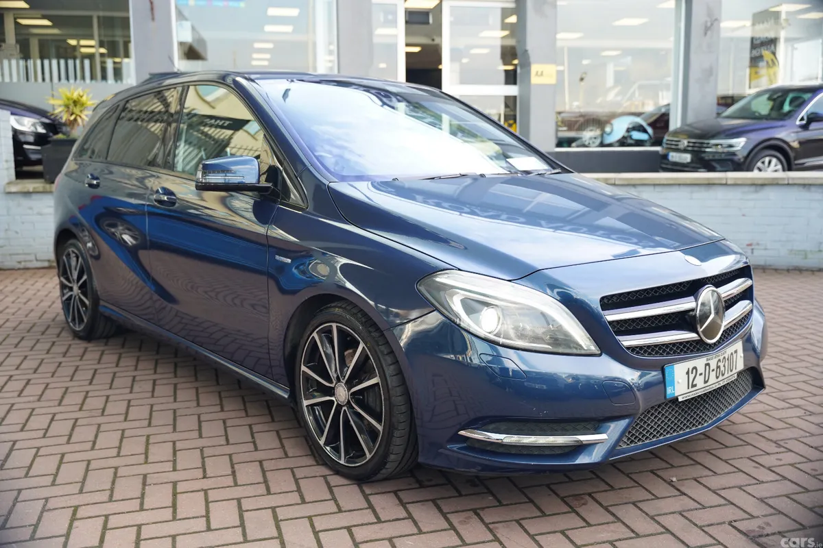 Mercedes-Benz B-Class MPV, Petrol, 2012, Blue