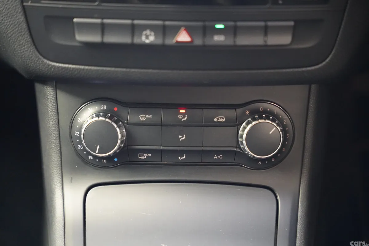 Mercedes-Benz B-Class MPV, Petrol, 2012, Blue