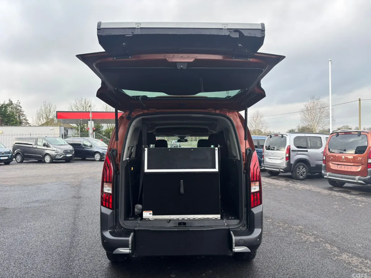 Peugeot Rifter MPV, Diesel, 2021, Brown