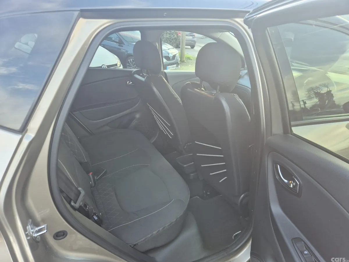 Renault Captur Hatchback, Petrol, 2016, Gold