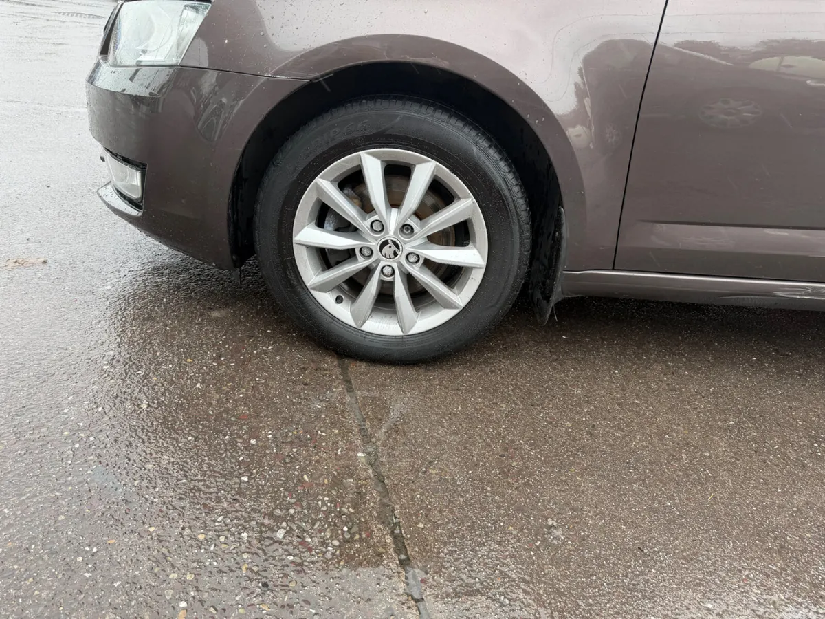 Skoda Octavia Saloon, Petrol, 2017, Brown