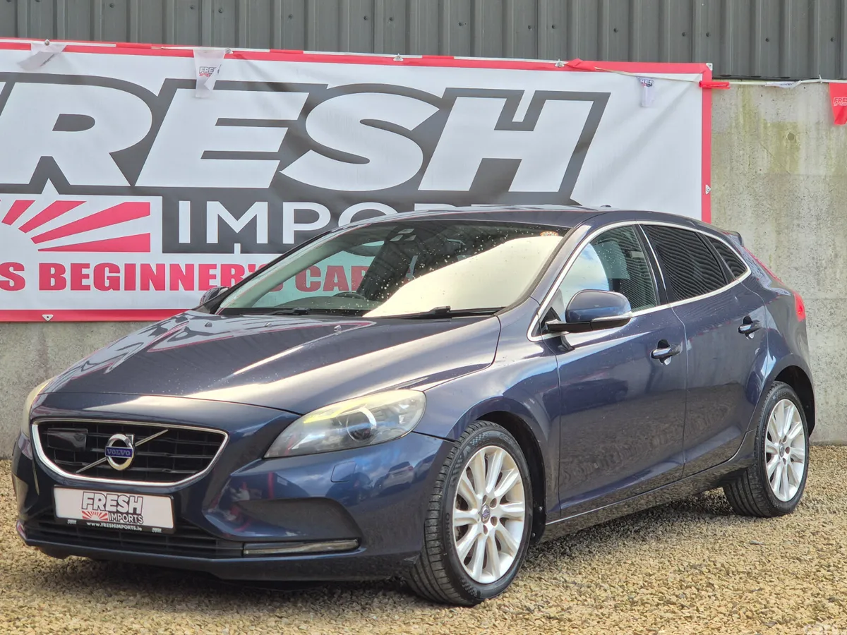 Volvo V40 Hatchback, Petrol, 2015, Blue
