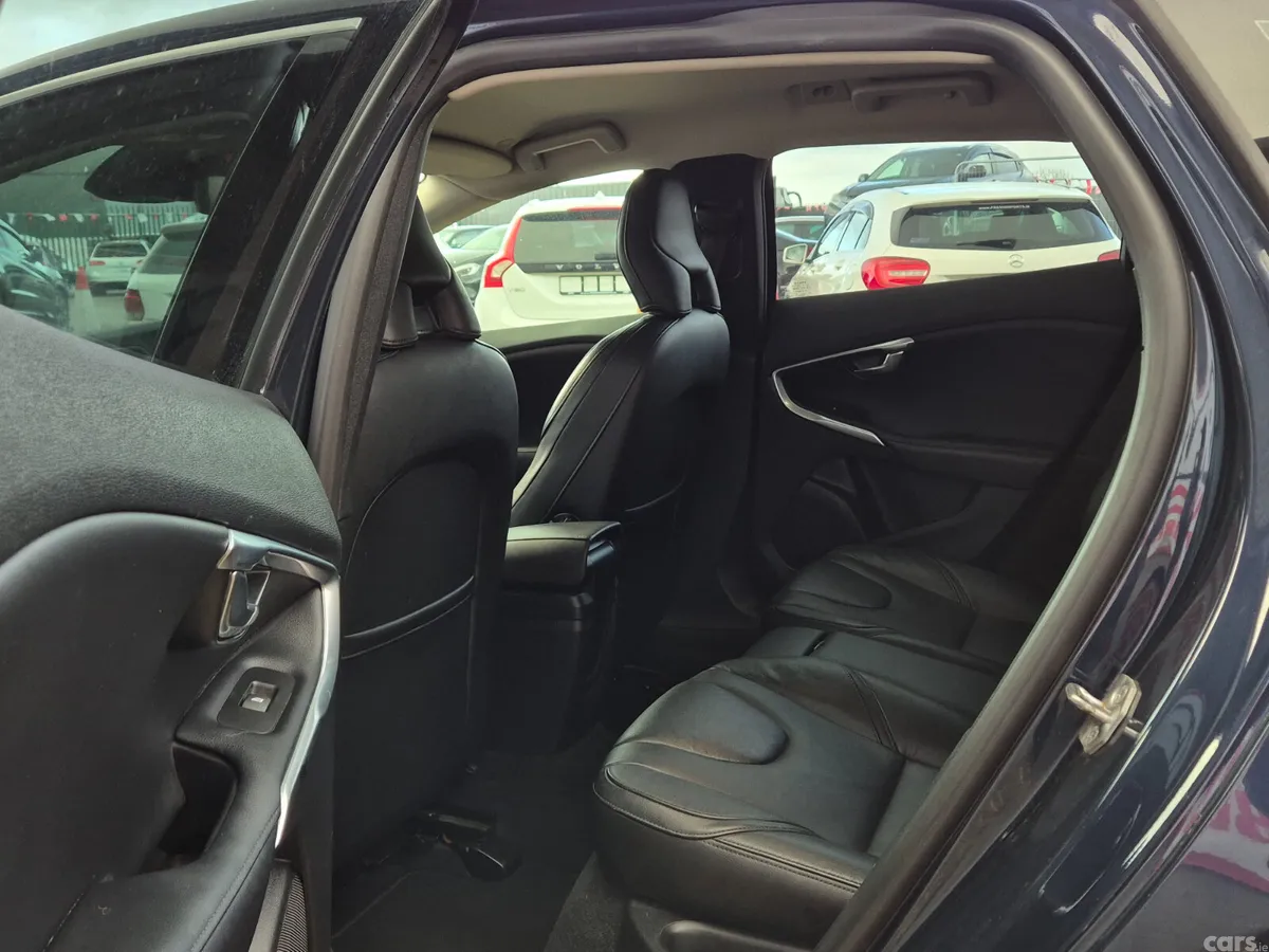 Volvo V40 Hatchback, Petrol, 2015, Blue