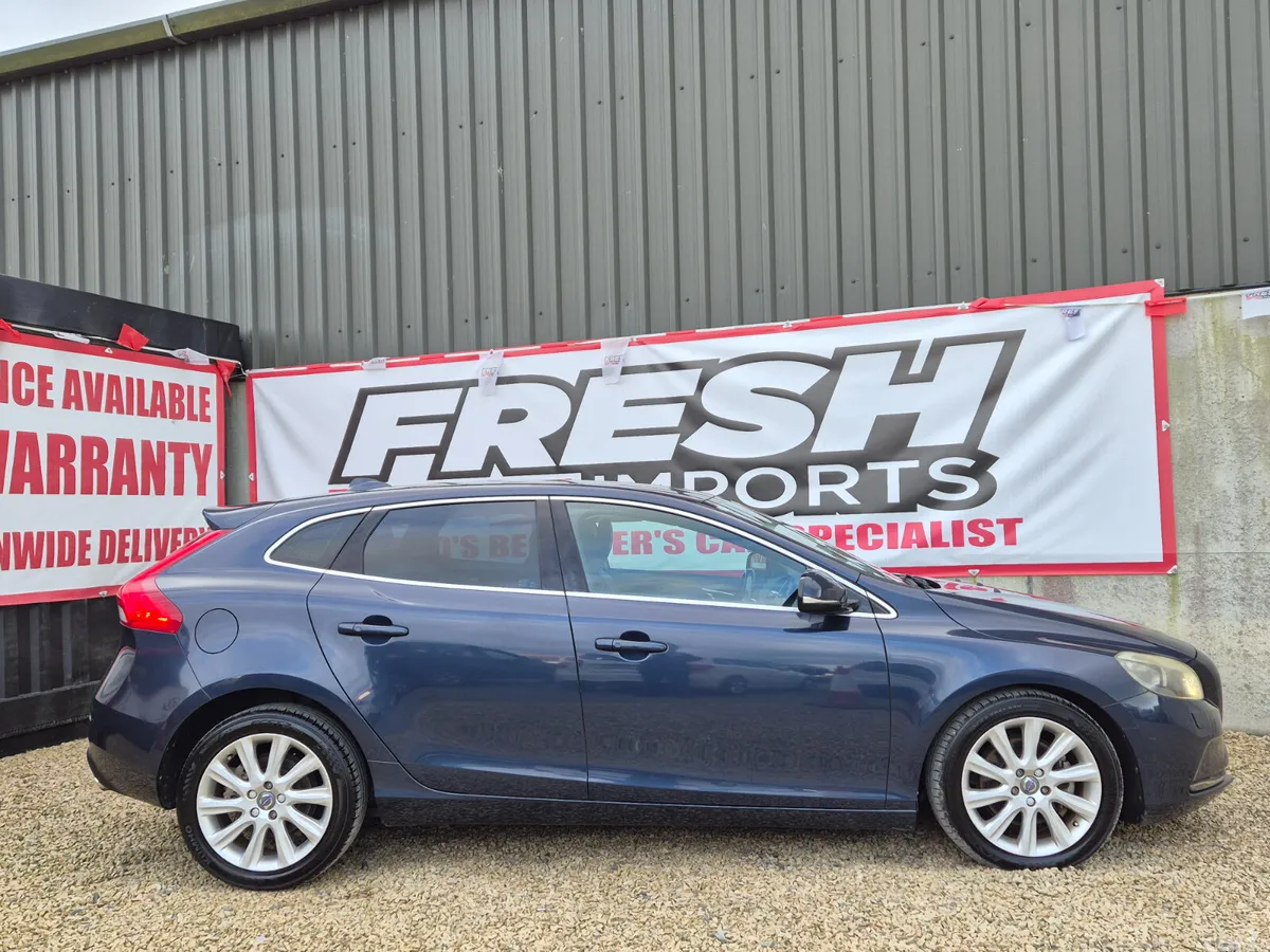 Volvo V40 Hatchback, Petrol, 2015, Blue