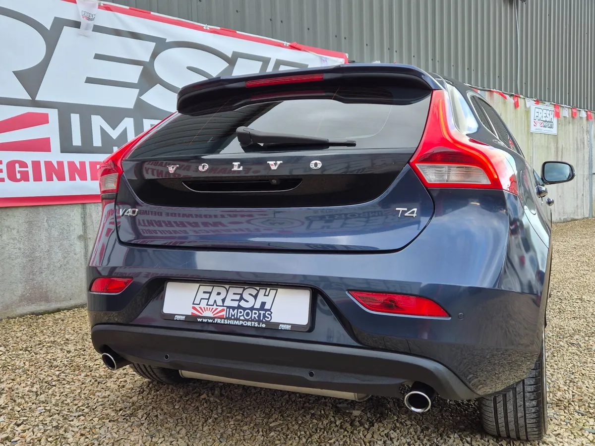 Volvo V40 Hatchback, Petrol, 2015, Blue