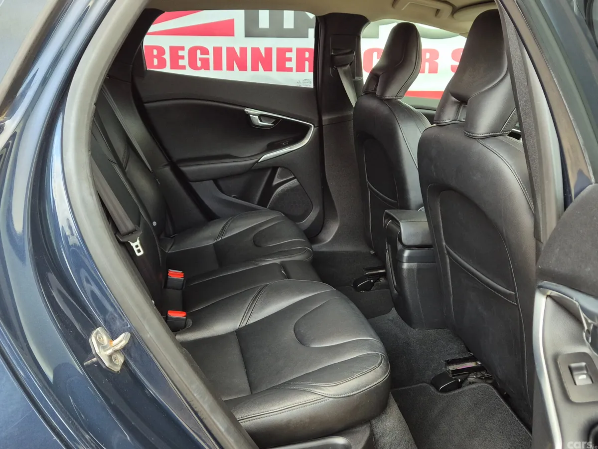 Volvo V40 Hatchback, Petrol, 2015, Blue