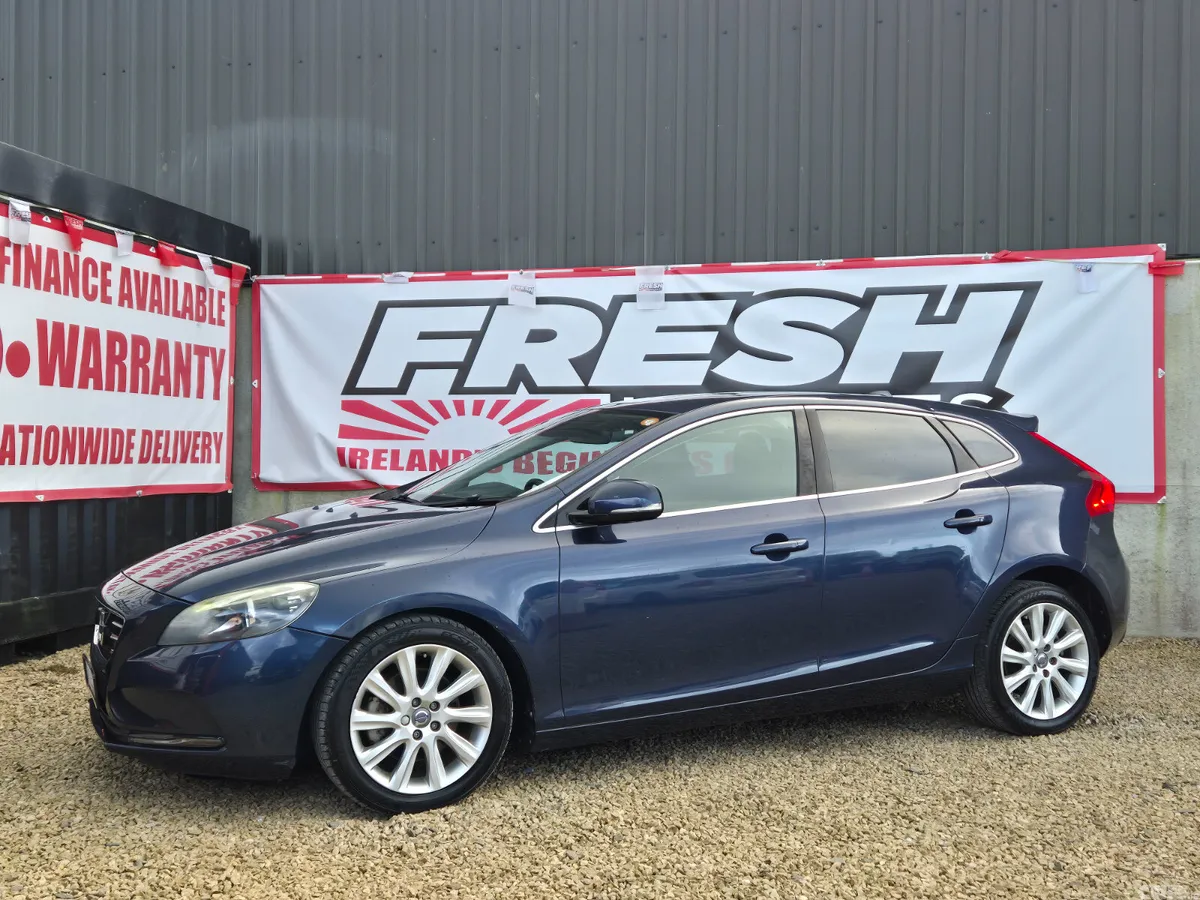 Volvo V40 Hatchback, Petrol, 2015, Blue