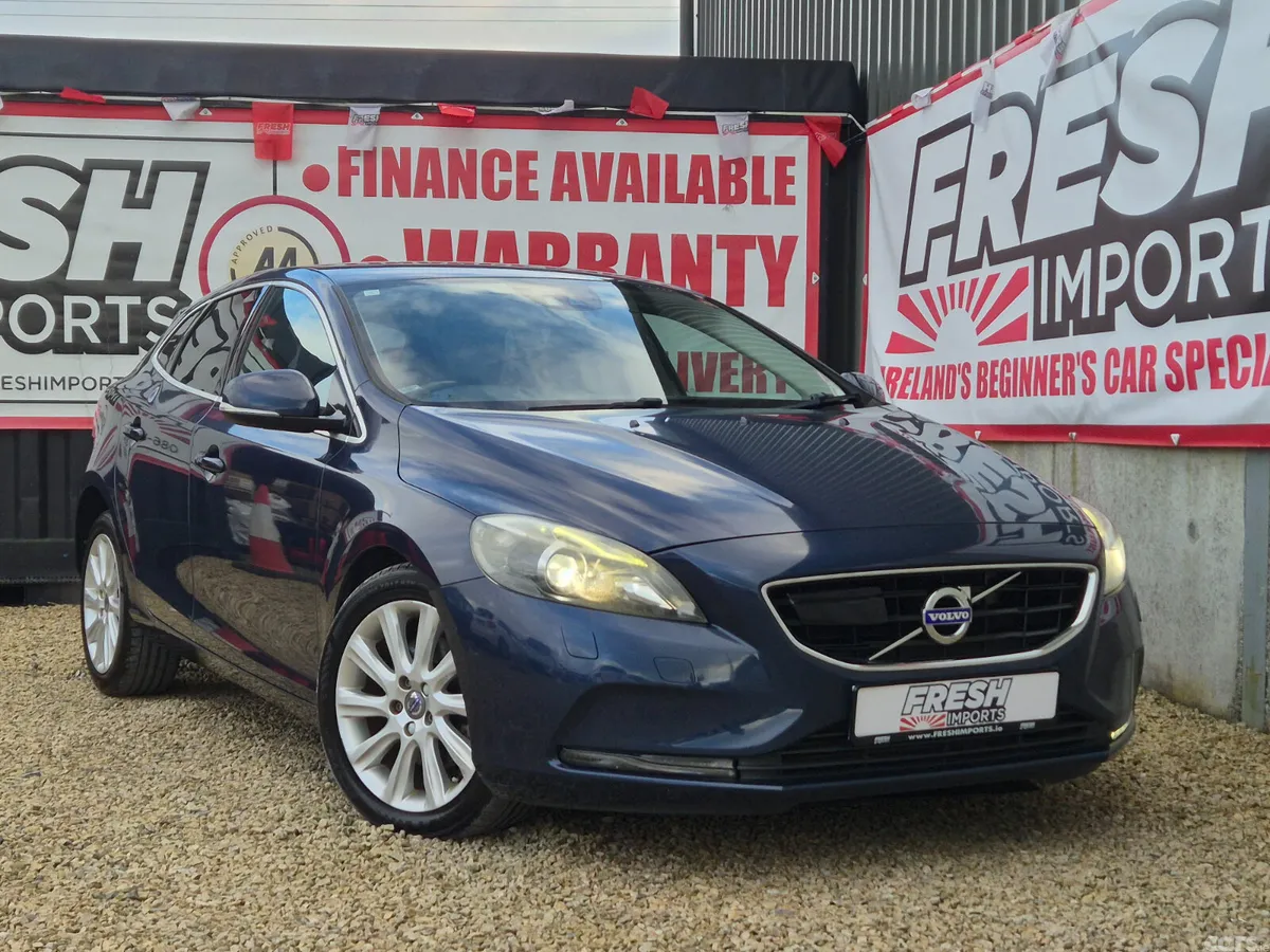 Volvo V40 Hatchback, Petrol, 2015, Blue