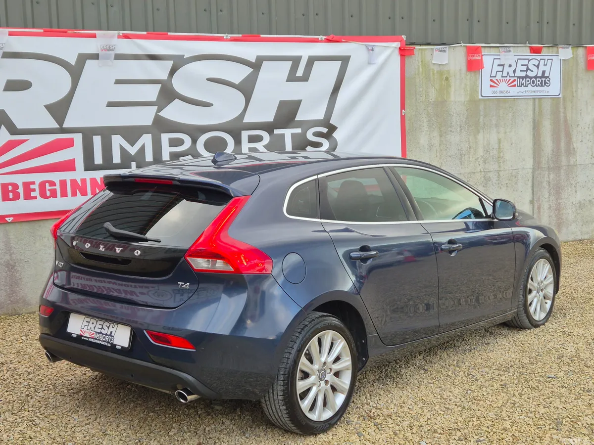 Volvo V40 Hatchback, Petrol, 2015, Blue