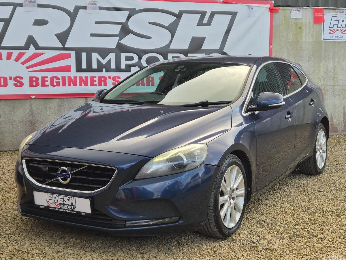 Volvo V40 Hatchback, Petrol, 2015, Blue