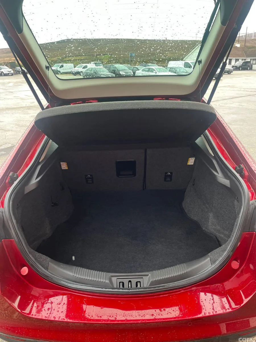 Ford Mondeo Hatchback, Diesel, 2019, Red