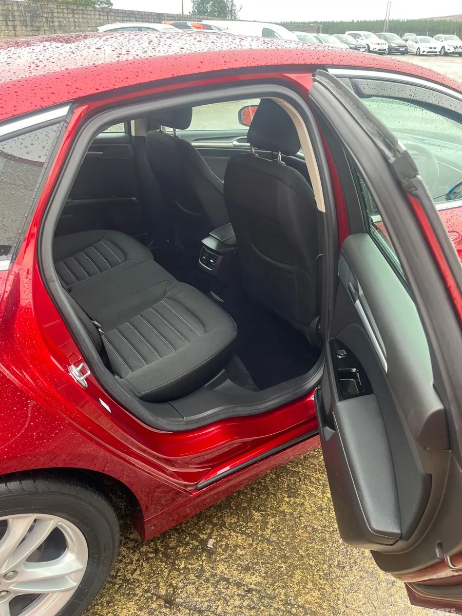 Ford Mondeo Hatchback, Diesel, 2019, Red