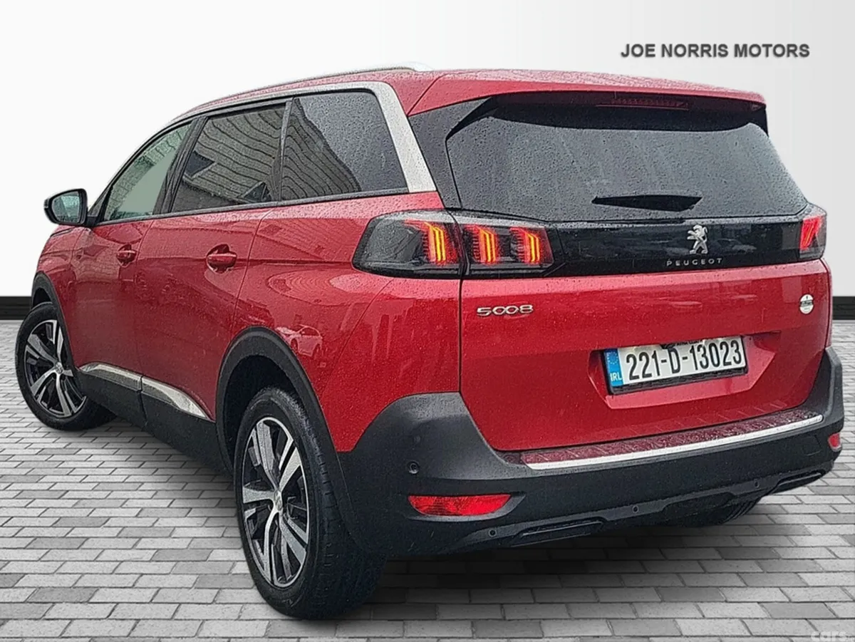 Peugeot 5008 MPV, Diesel, 2022, Red