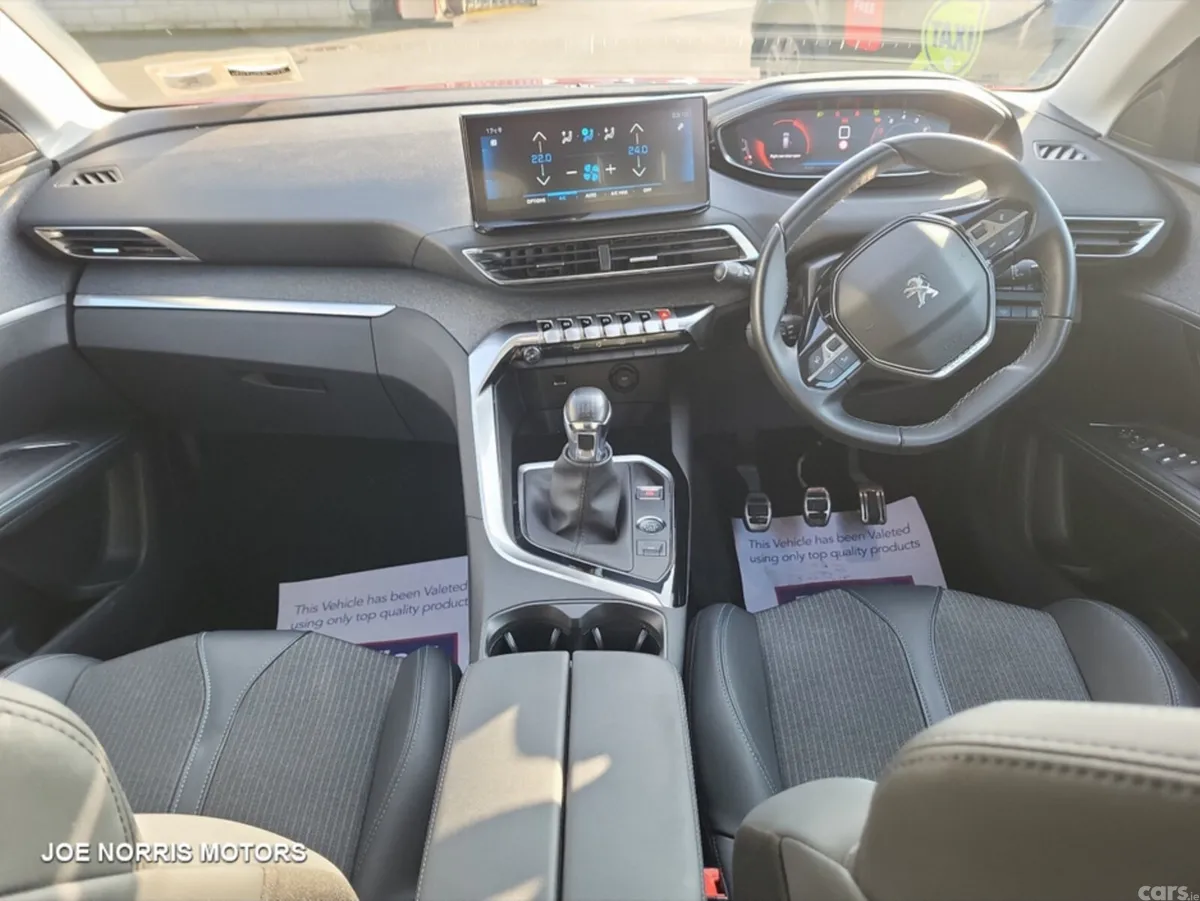 Peugeot 5008 SUV, Petrol, 2023, Red