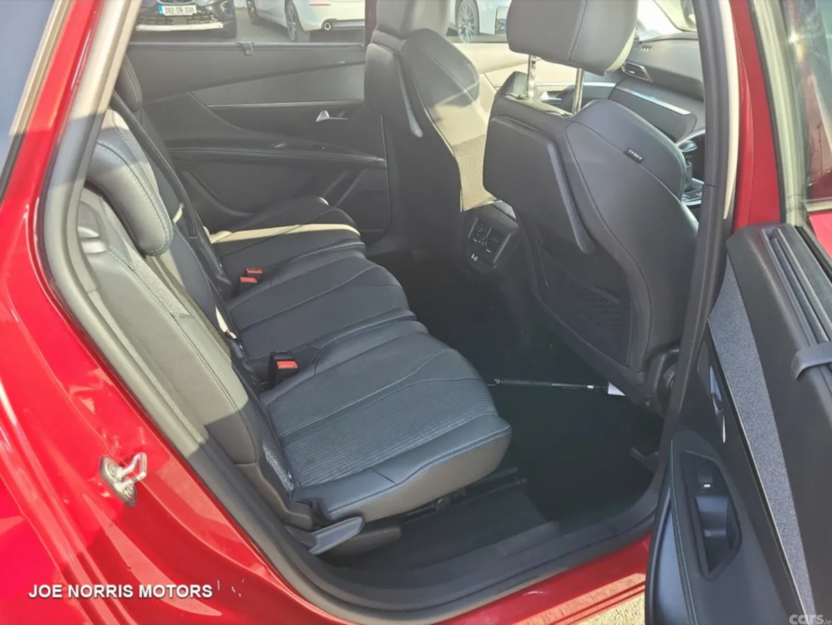 Peugeot 5008 SUV, Petrol, 2023, Red
