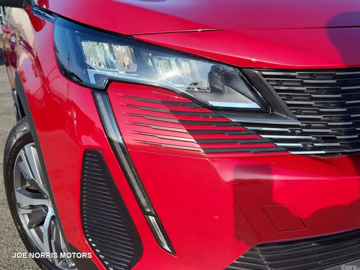 Peugeot 5008 SUV, Petrol, 2023, Red