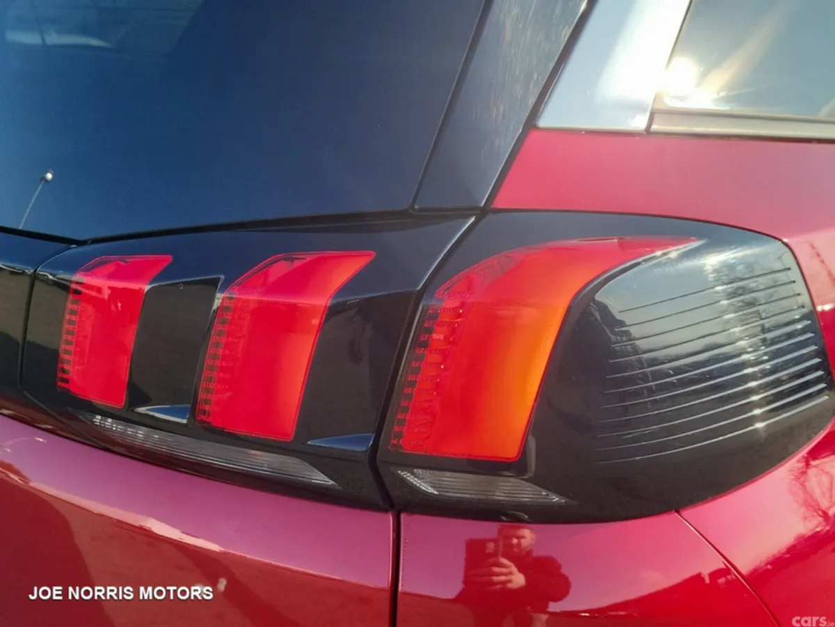 Peugeot 5008 SUV, Petrol, 2023, Red