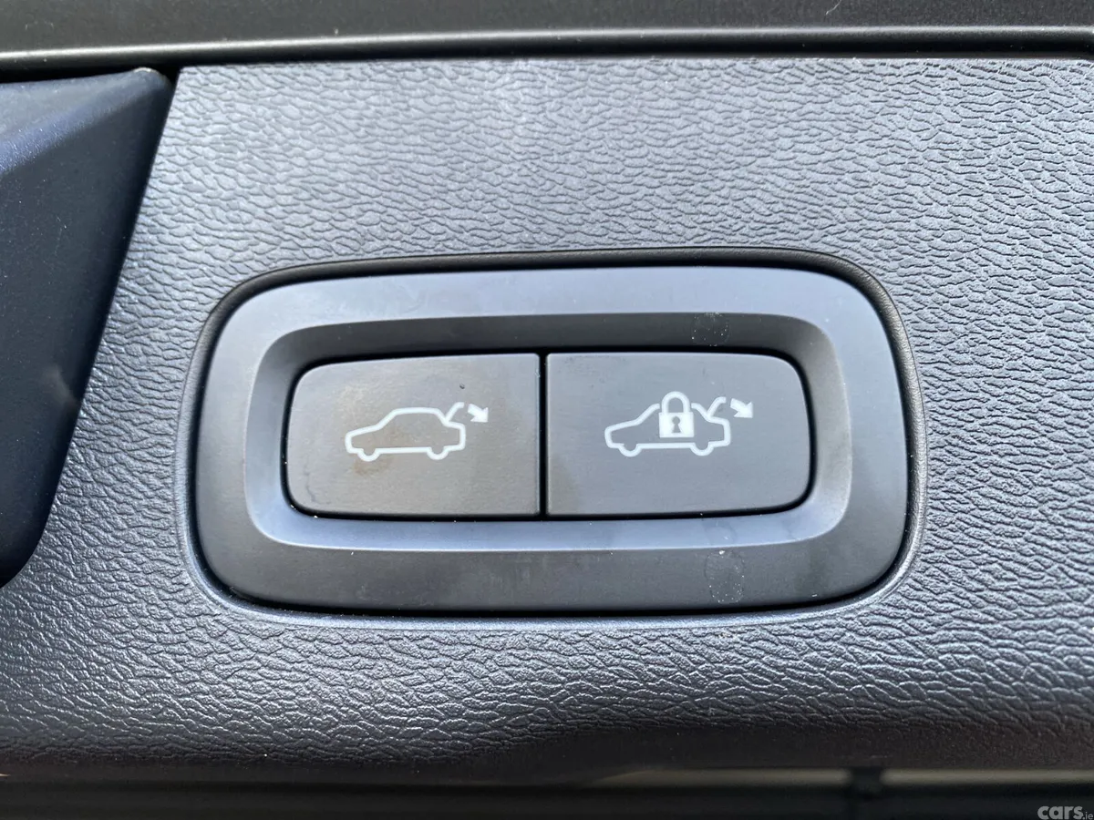 Volvo XC60 SUV, Diesel Hybrid, 2023, Red