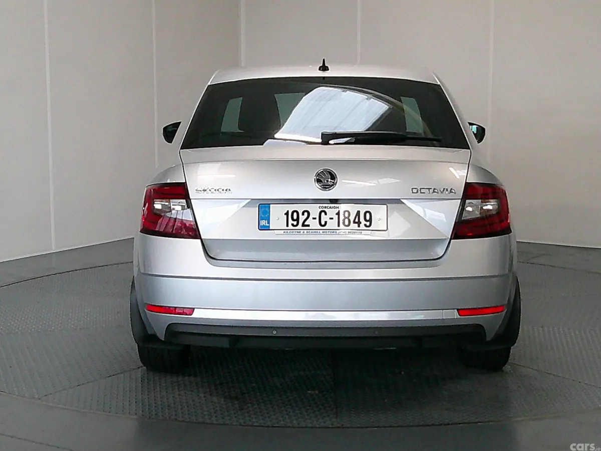 Skoda Octavia Saloon, Diesel, 2019, Grey