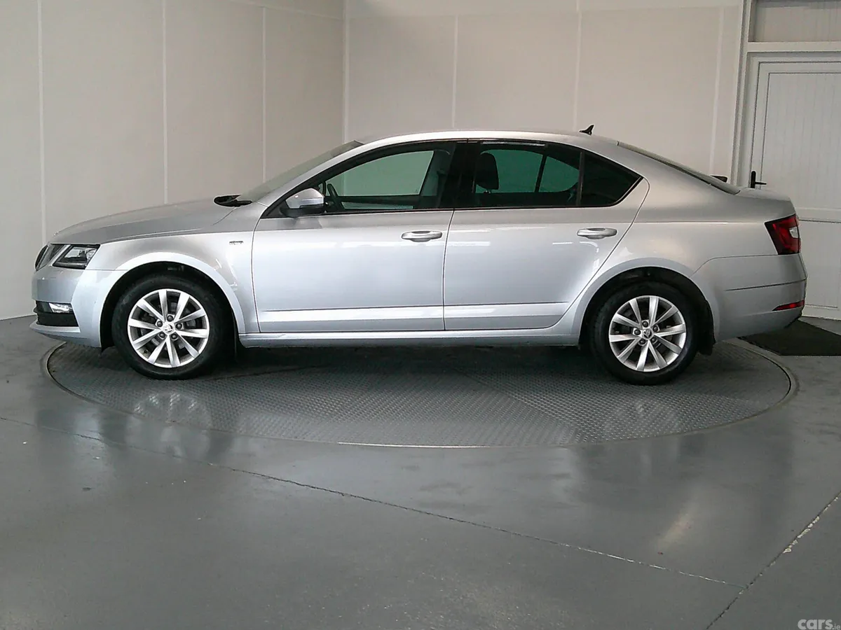 Skoda Octavia Saloon, Diesel, 2019, Grey