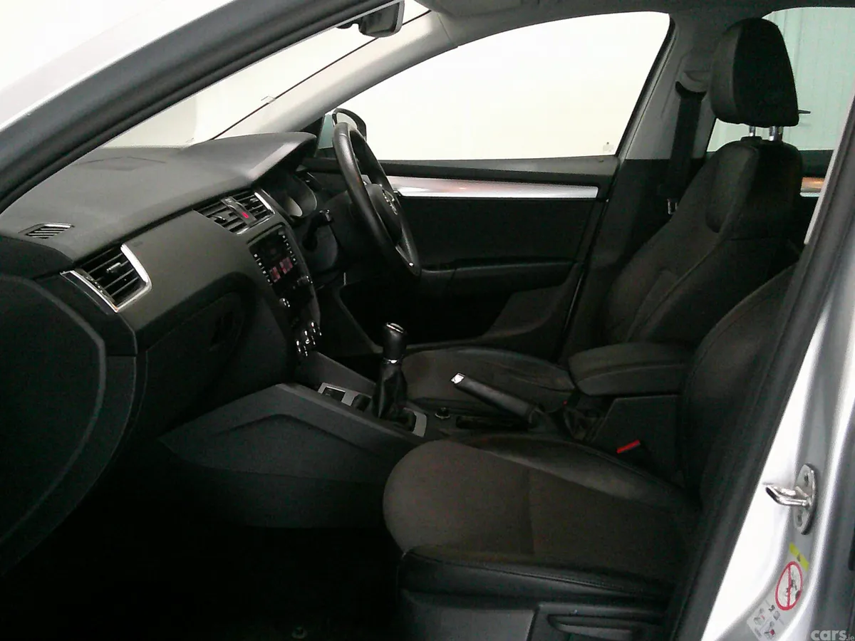 Skoda Octavia Saloon, Diesel, 2019, Grey