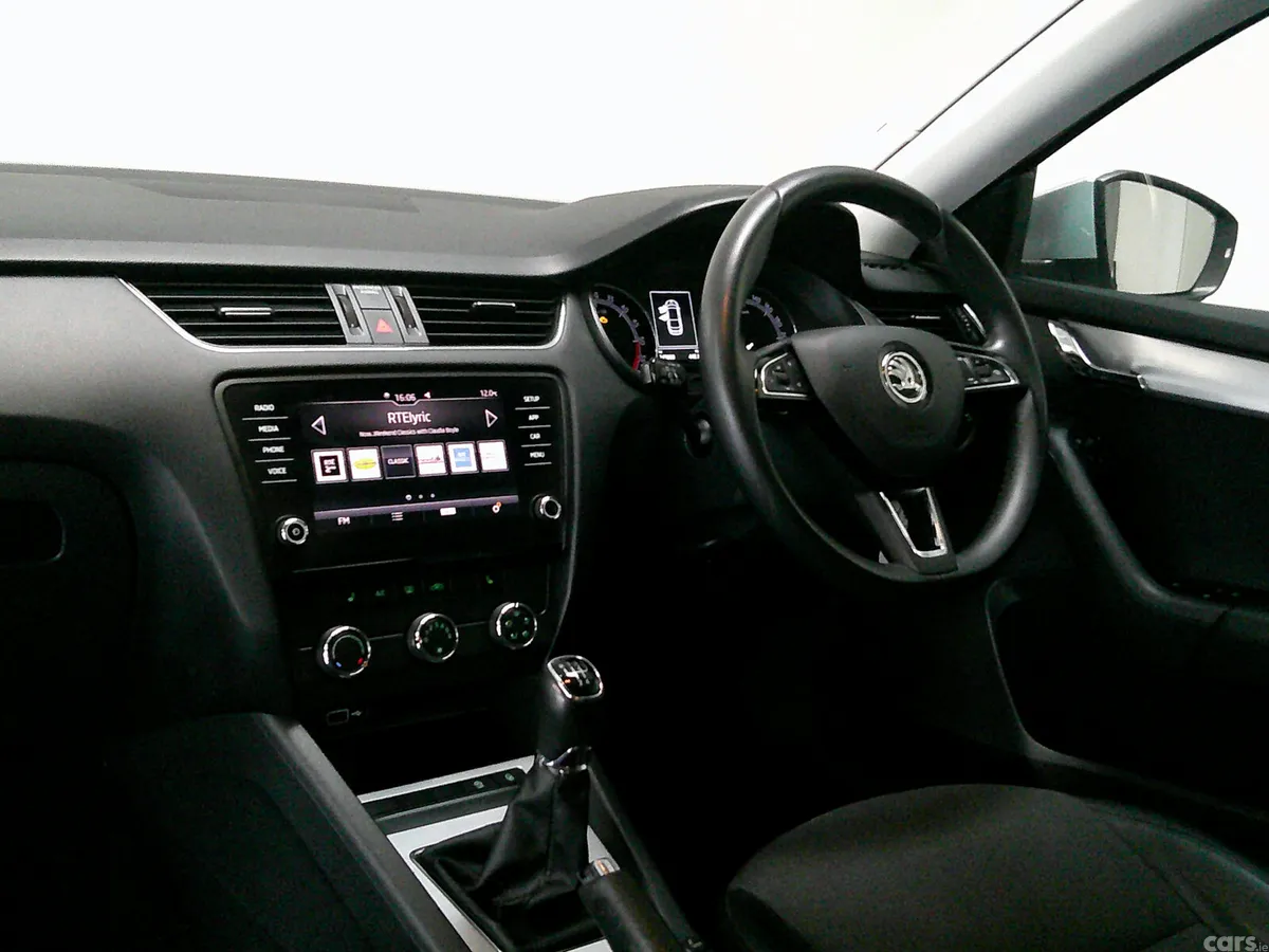 Skoda Octavia Saloon, Diesel, 2019, Grey