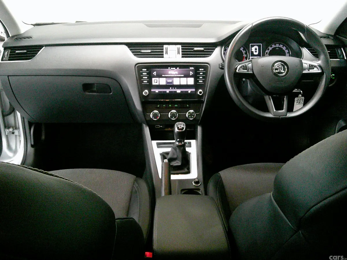 Skoda Octavia Saloon, Diesel, 2019, Grey