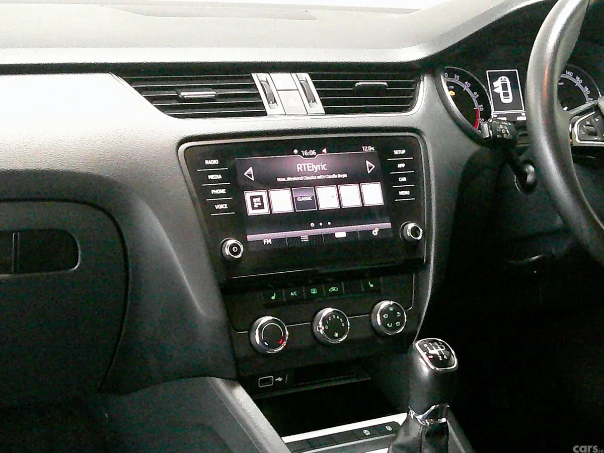 Skoda Octavia Saloon, Diesel, 2019, Grey