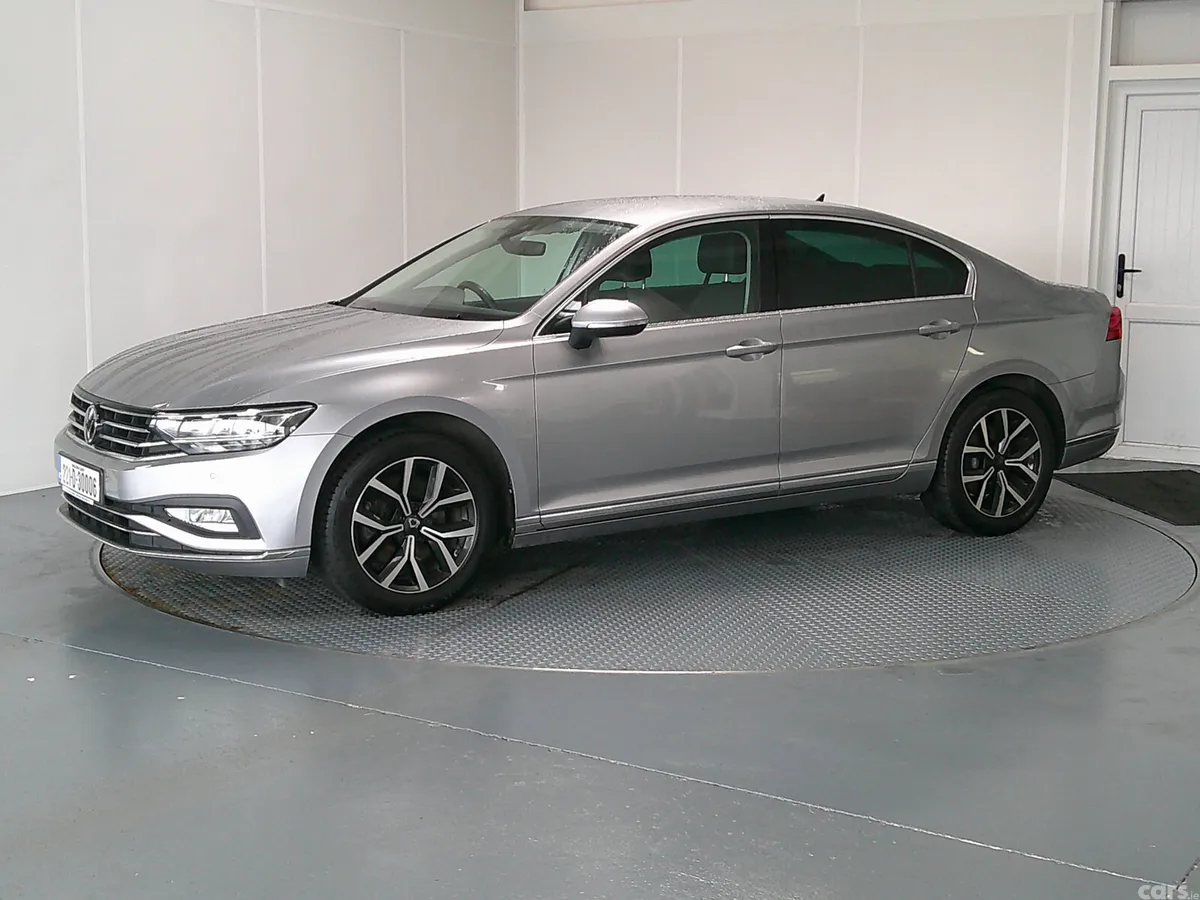 Volkswagen Passat Saloon, Diesel, 2022, Grey