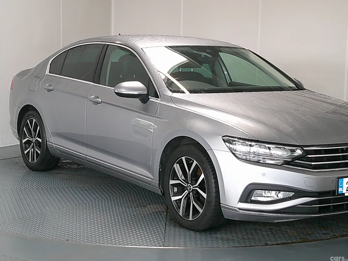 Volkswagen Passat Saloon, Diesel, 2022, Grey