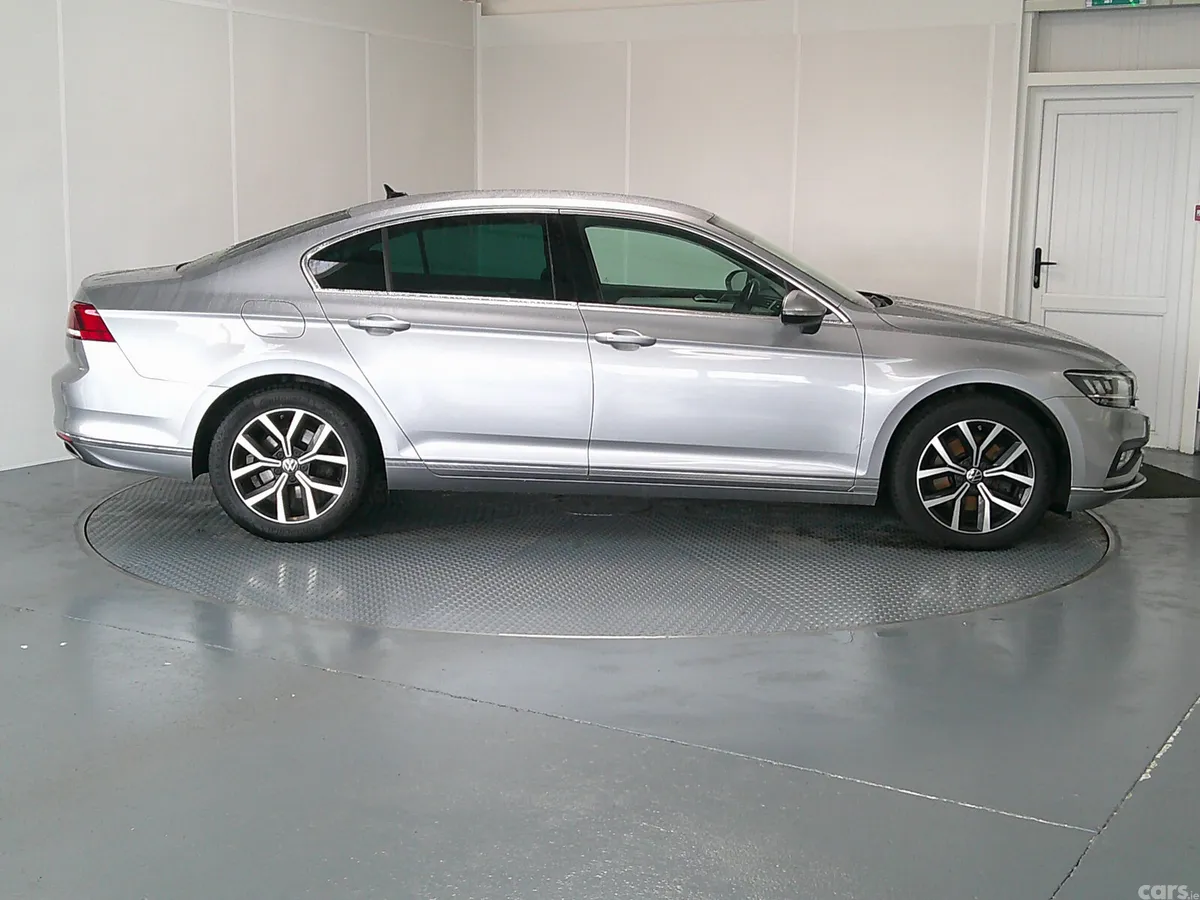 Volkswagen Passat Saloon, Diesel, 2022, Grey