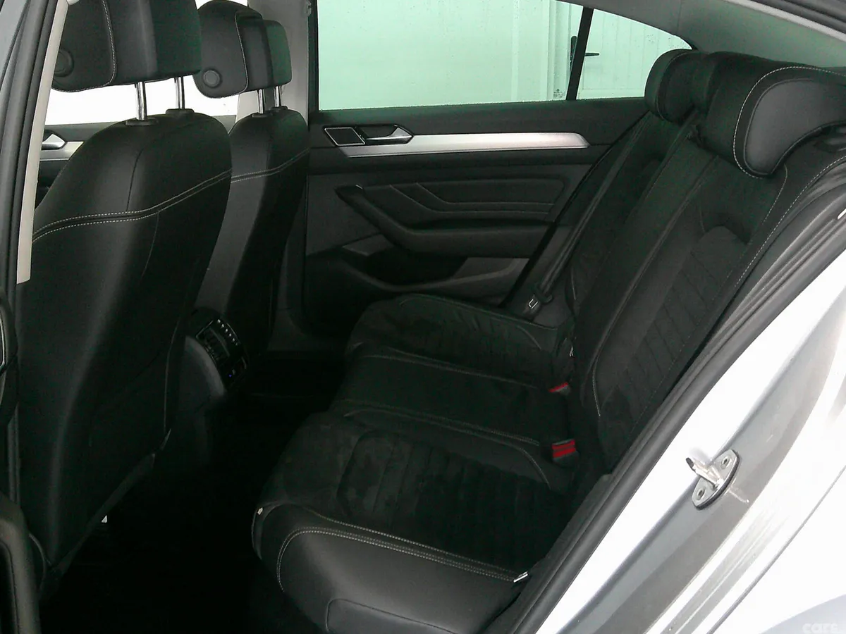 Volkswagen Passat Saloon, Diesel, 2022, Grey