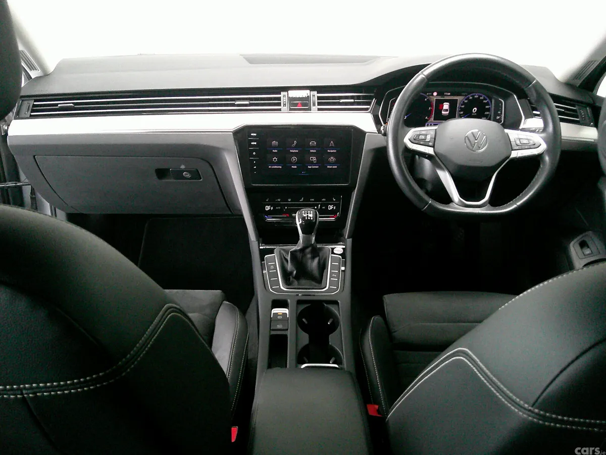 Volkswagen Passat Saloon, Diesel, 2022, Grey
