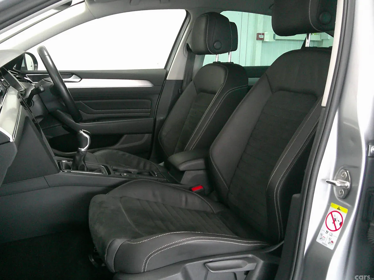 Volkswagen Passat Saloon, Diesel, 2022, Grey