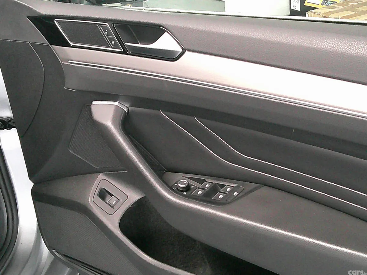 Volkswagen Passat Saloon, Diesel, 2022, Grey