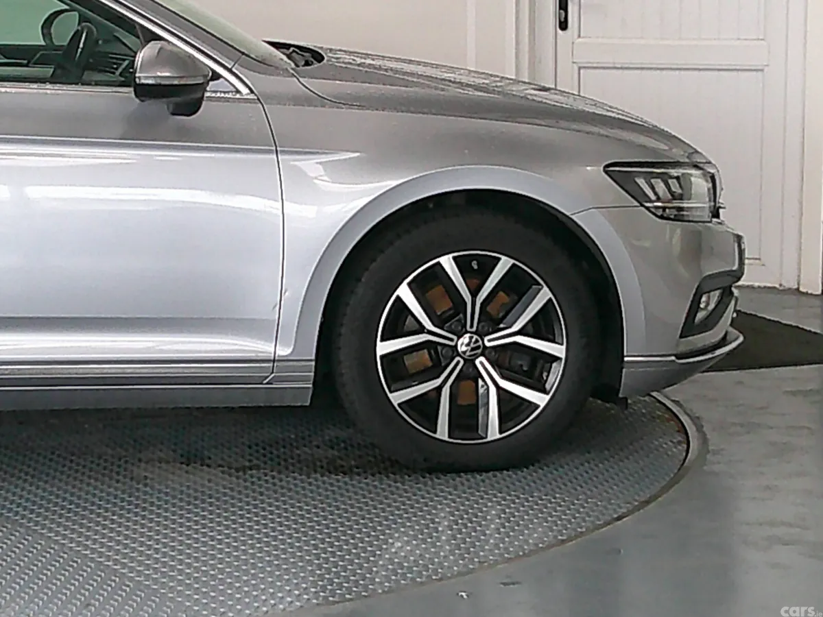 Volkswagen Passat Saloon, Diesel, 2022, Grey