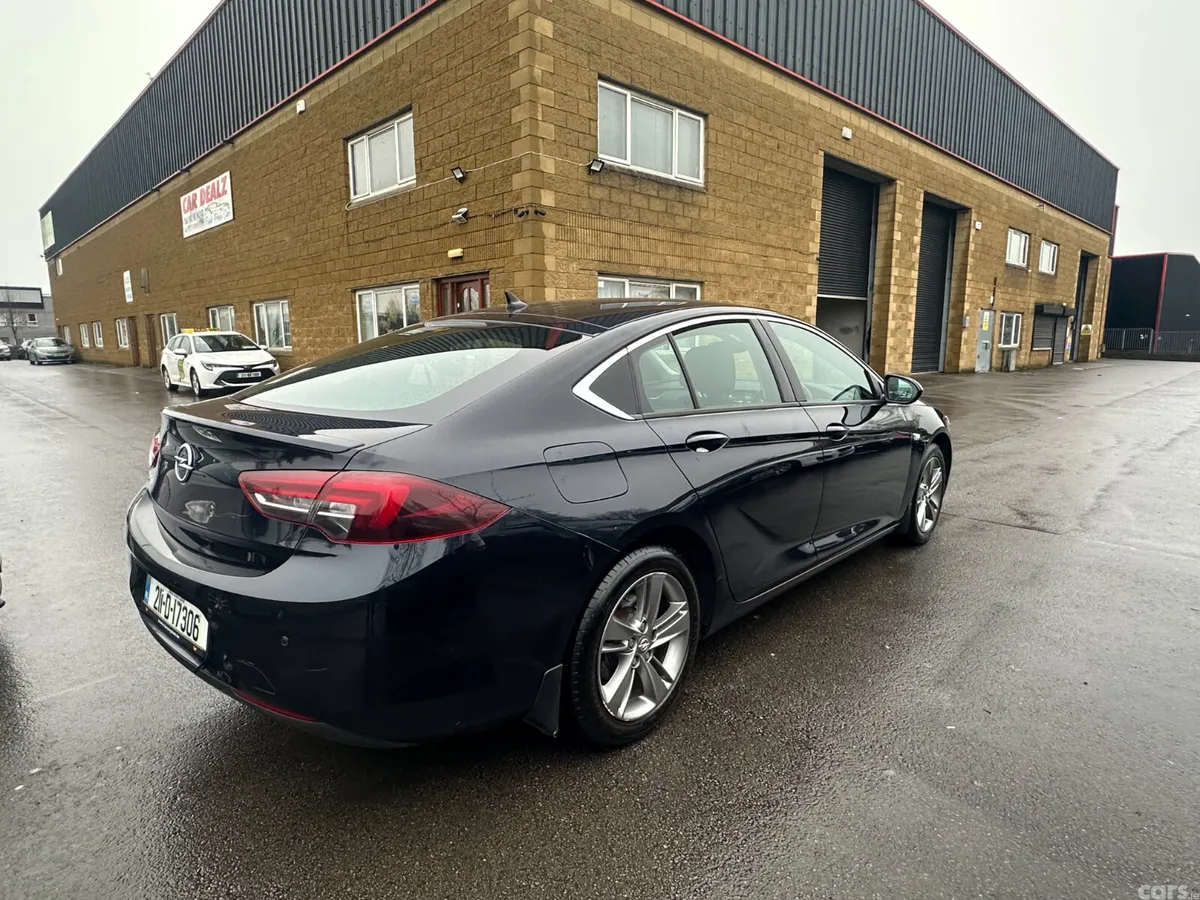 Opel Insignia Hatchback, Diesel, 2021, Blue