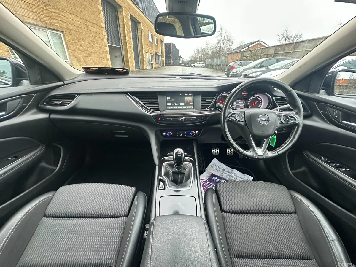 Opel Insignia Hatchback, Diesel, 2021, Blue