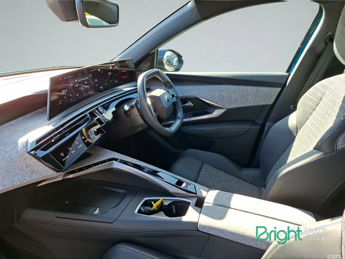 Peugeot 3008 MPV, Petrol, 2025, Blue