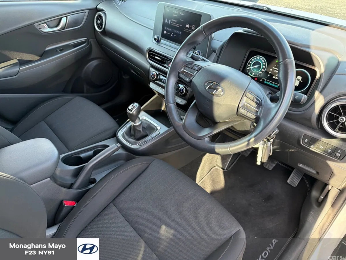 Hyundai KONA MPV, Petrol, 2022, White