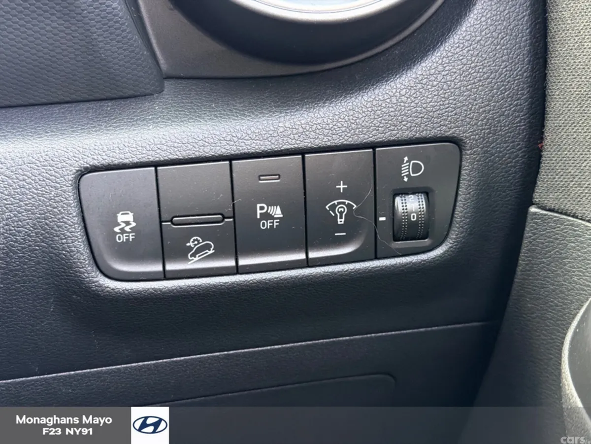 Hyundai KONA MPV, Petrol, 2022, White
