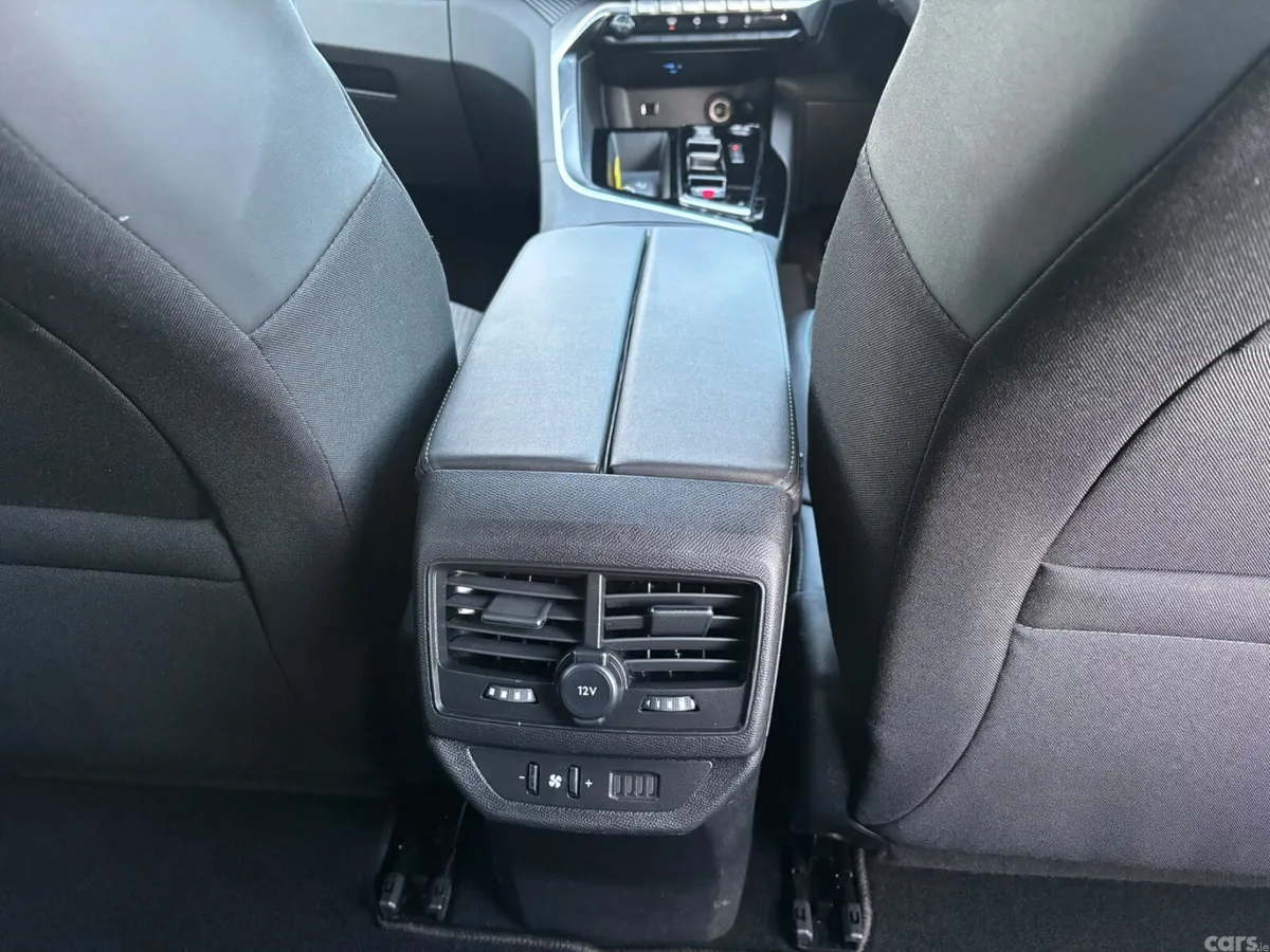 Peugeot 5008 MPV, Petrol Hybrid, 2024, Grey