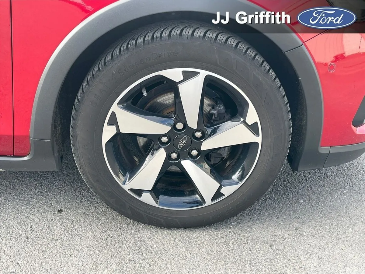 Ford Focus Hatchback, Petrol, 2023, Red