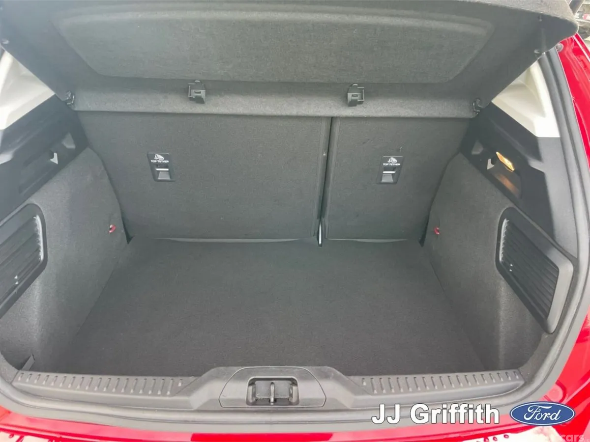 Ford Focus Hatchback, Petrol, 2023, Red