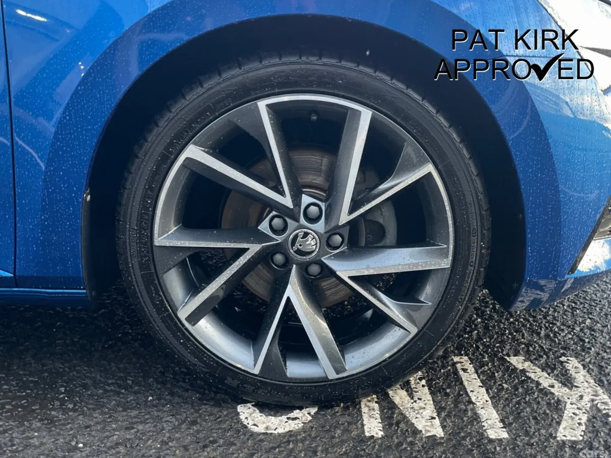 Skoda Superb Hatchback, Diesel, 2024, Blue