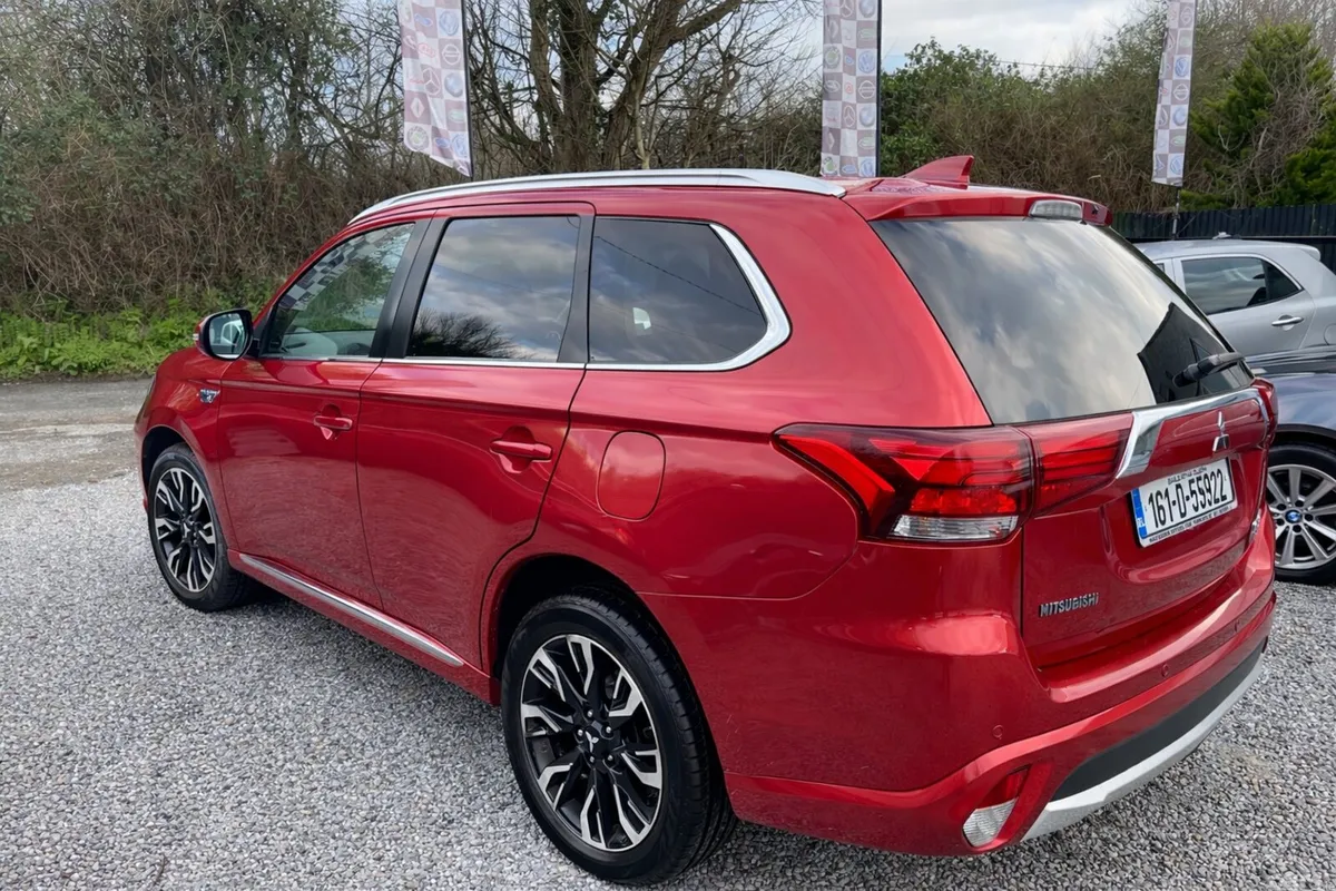 Mitsubishi Outlander SUV, Petrol Plug-in Hybrid, 2016, Red