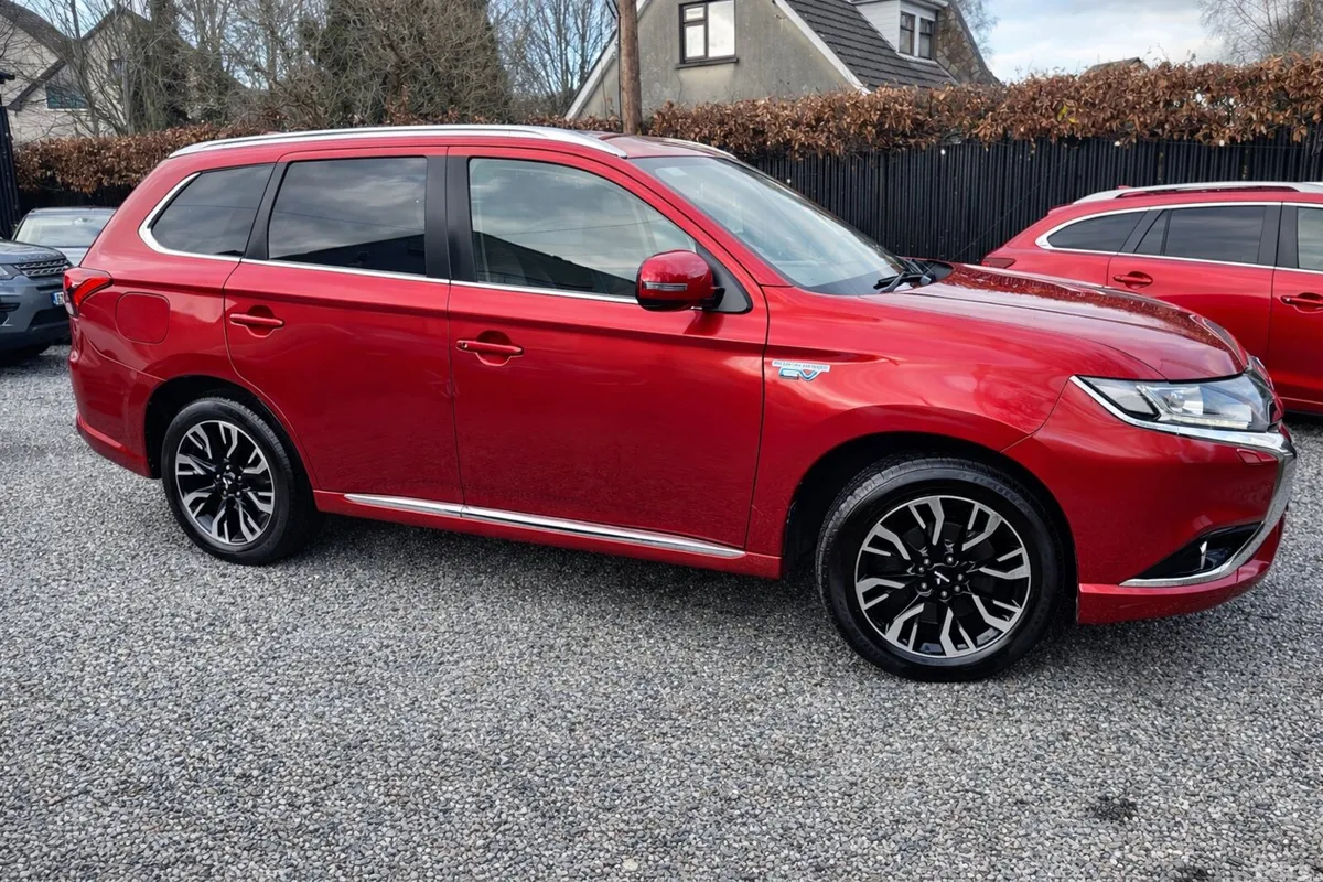 Mitsubishi Outlander SUV, Petrol Plug-in Hybrid, 2016, Red
